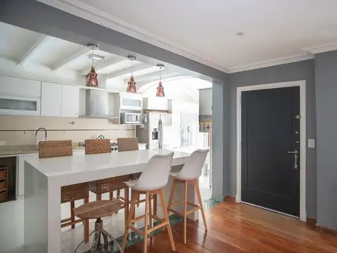 Casa 7 ambientes con 3 baños