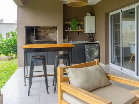 Casa 4 ambientes con 2 baños