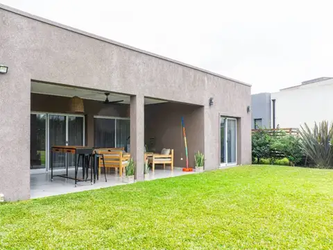 Casa en Venta en Pilar del Este - San Ramon, USD 189.000