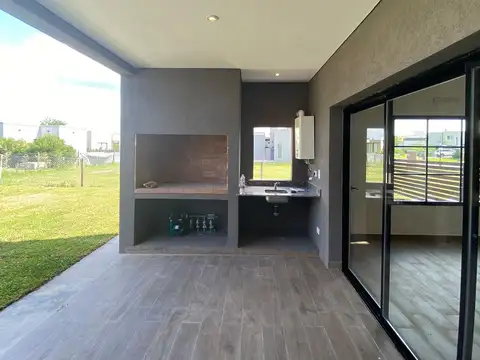 Casa en Venta en Pilar del Este - San Ramon, USD 198.000