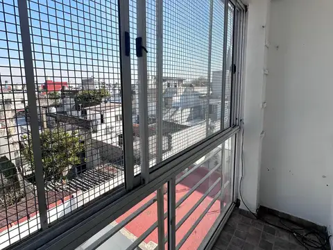 De La Democracia 2600, Piso 2