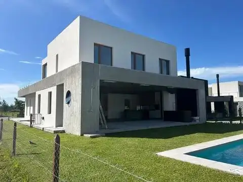 CASA EN VENTA LOTE INTERNO CARPINCHOS NORDELTA