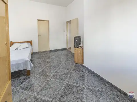 VENTA DE PH 2 AMBIENTES CON PATIO EN FLORES