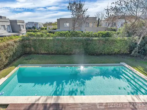 Casa 7 ambientes con 5 baños