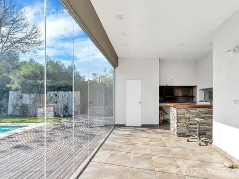 Increíble casa con 4 dormitorios a 400 metros de la Panamericana