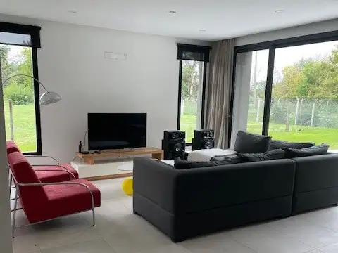 MODERNA CASA  EN SAN JUAN CHICO