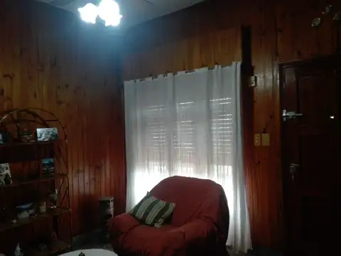 RETASADA Casa americana de 4 ambientes con patio y terraza.TOMA PH 3 AMB PLANTA EN PARTE DE PAGO