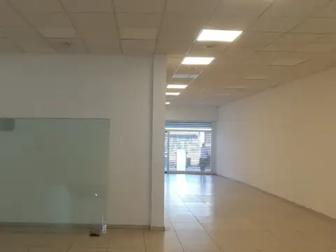 EXCELENTE LOCAL SOBRE CONSTITUCION  120 MTS + PATIO TRASERO SAN FERNANDO