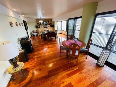 Departamento en Diagonal Pueyrredon 2900 de cuatro ambientes con dependencia y cochera