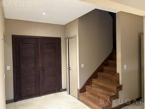 Casa 6 ambientes con 3 baños