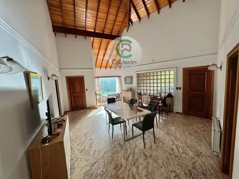 Casa 5 ambientes con 3 baños