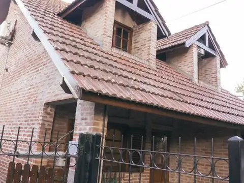 Casa 5 ambientes con 2 baños