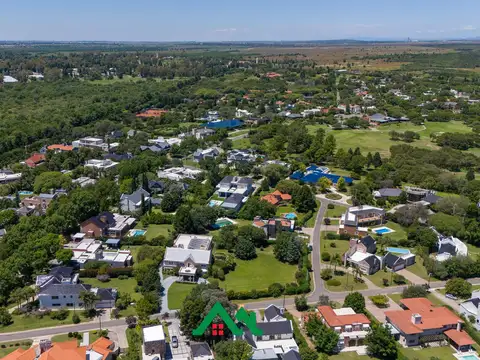 Lote en venta de 1800 m² con excelente orientación en Country Las Delicias – Córdoba