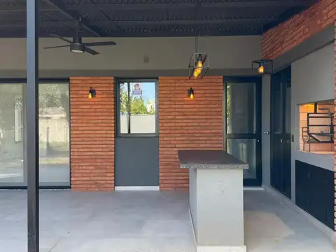 VENTA DE CASA CUATRO AMBIENTES-BARRIO CERRADO BELLA VISTA