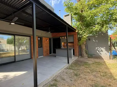 Casa en Venta con 4 cocheras