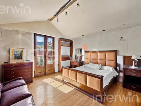 Casa 8 ambientes con 2 baños