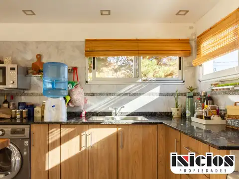 Casa 4 ambientes con 2 baños