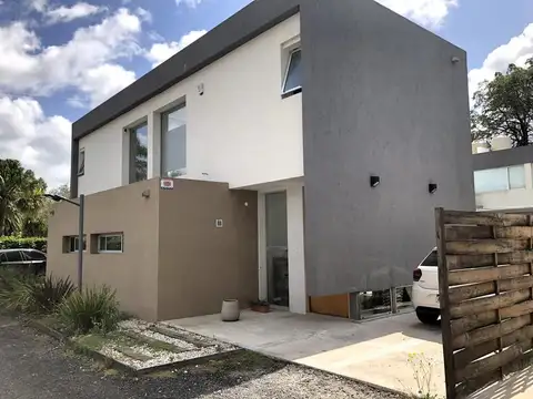 Casa en Venta en City Bell, USD 110.000