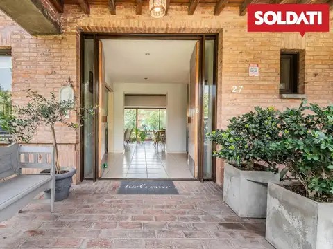 Casa en Venta con 2 cocheras