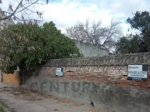 Avenida 25 de Mayo 100, Piso 0