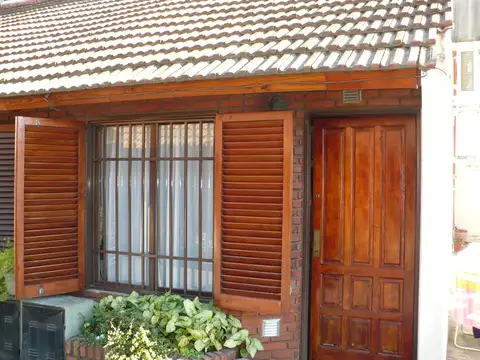 Depto Tipo Casa en Venta en Villa Luzuriaga, USD 75.000