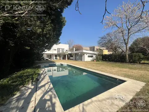 Casa en Venta en Abril Club De Campo, USD 550.000