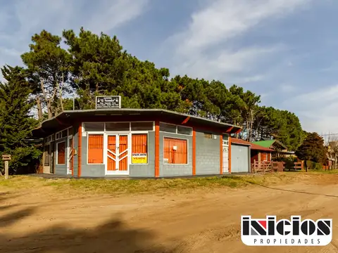 1 Local más depósito y un departamento Nueva Atlántis: Quinteros N° 2.605 Esquina Obligado - C584