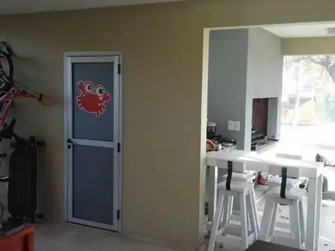 Casa 5 ambientes con 2 baños