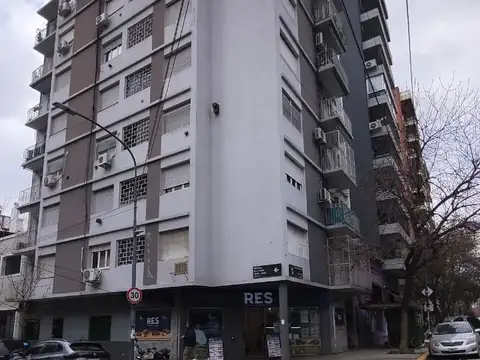 DEPTO 2 AMB AL FRENTE MUY LUMINOSO