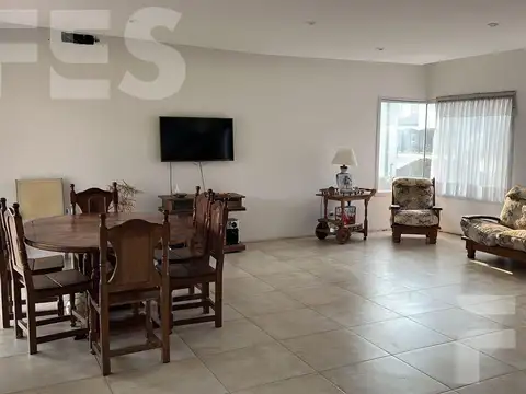 Casa en Alquiler de 4 dormitorios