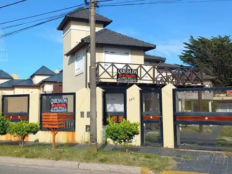 Hermoso Chalet, zona Residencial, entorno ideal de descanso y tranquilidad 