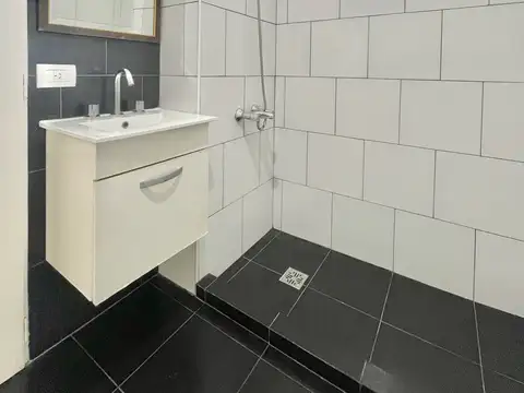 ALQUILER IMPECABLE MONOAMBIENTE CON PARRILLA Y BALCON