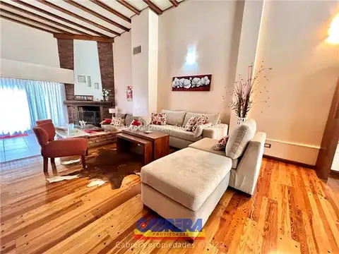 Casa en Venta con 4 cocheras