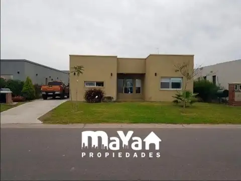 CASA EN VENTA - PILAR DEL ESTE