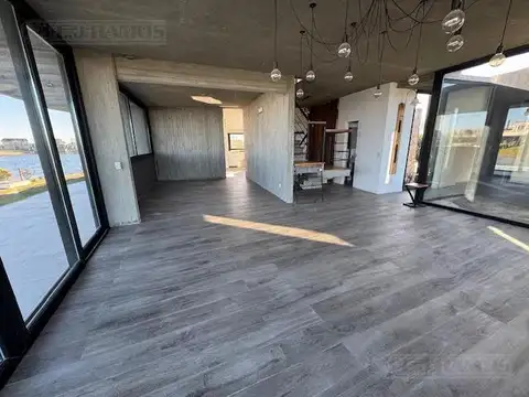 Casa con excelente diseño en Barrio Marinas Puertos del Lago