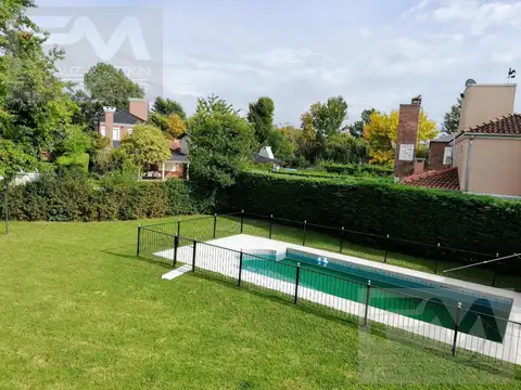 Casa en Venta con 3 cocheras