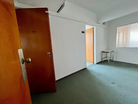 Oficina 7 ambientes con 3 baños