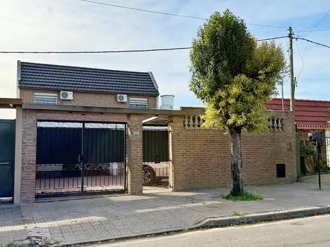 HERMOSA CASA EN 2 PLANTAS, LOTE  10 X 60 .PILETA CLIMATIZADA -VILLA ELVIRA