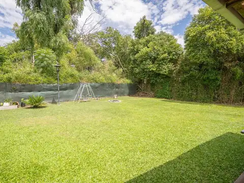 VENTA CASA EN 2 LOTES  C/3 PROP Y PILETA , PILAR