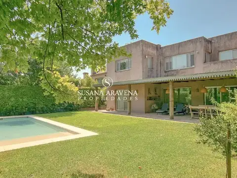 Casa en Venta con 3 cocheras