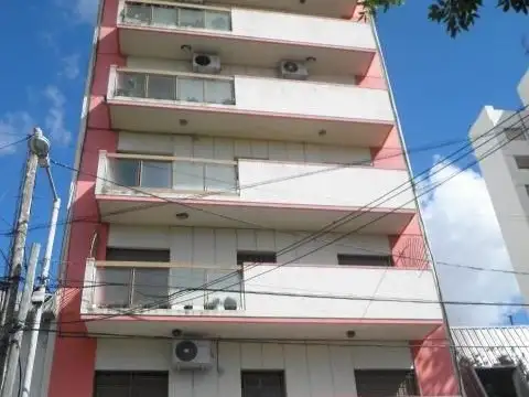 Hermoso  Dpto. 4 amb., al frente, 1c/Av. Mitre,  muy luminos