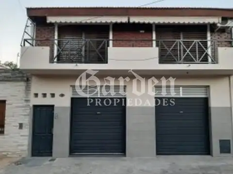 Casa en 2 Plantas sobre lote de 8,66 x 25,22. Garage. 2 Dormitorios. Patio. Terraza