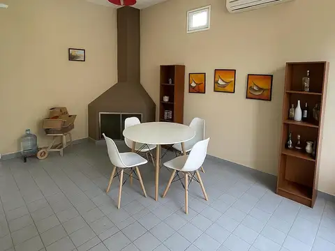 VENTA CASA 4 AMB LOTE 600M PILAR