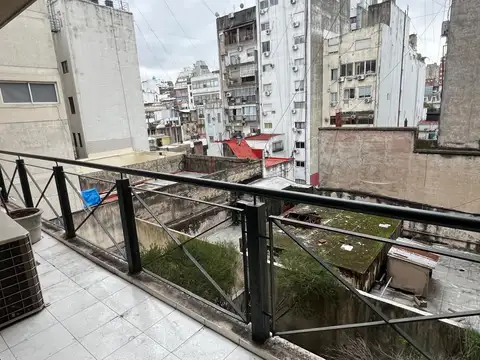 Oficina 72,00 m² Baño Propio – Balcón Corrido Air/ac Impecable