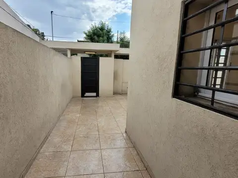 Casa en Alquiler con 1 cochera