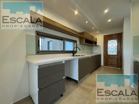 Casa 4 ambientes con 4 baños