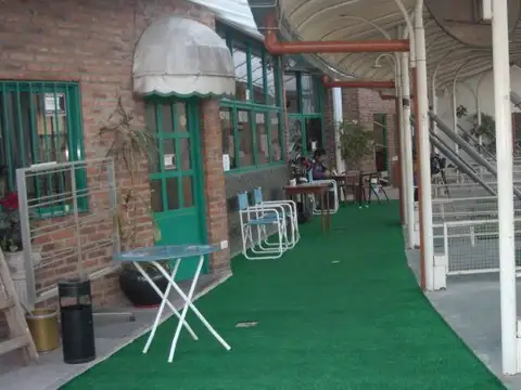 Local Comercial desarrollado en Lote de 1227 m2, en Av. Chiclana 3900 - Ideal uso GASTRONOMICO-...