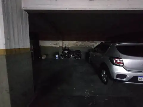 ACCESO POR PORTÓN AUTOMÁTICO, EXCELENTE UBICACIÓN