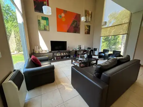 VENTA CASA SAN LUCAS 6 AMB CON PILETA APTA CREDITO