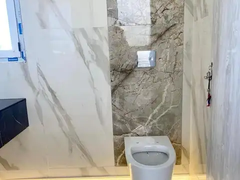 Casa 7 ambientes con 4 baños